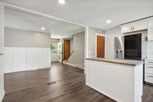 & 2811 Sweitzer Rd-012.jpg