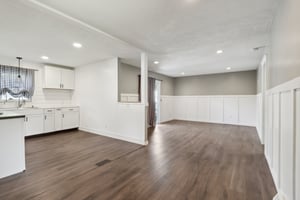 & 2811 Sweitzer Rd-013.jpg