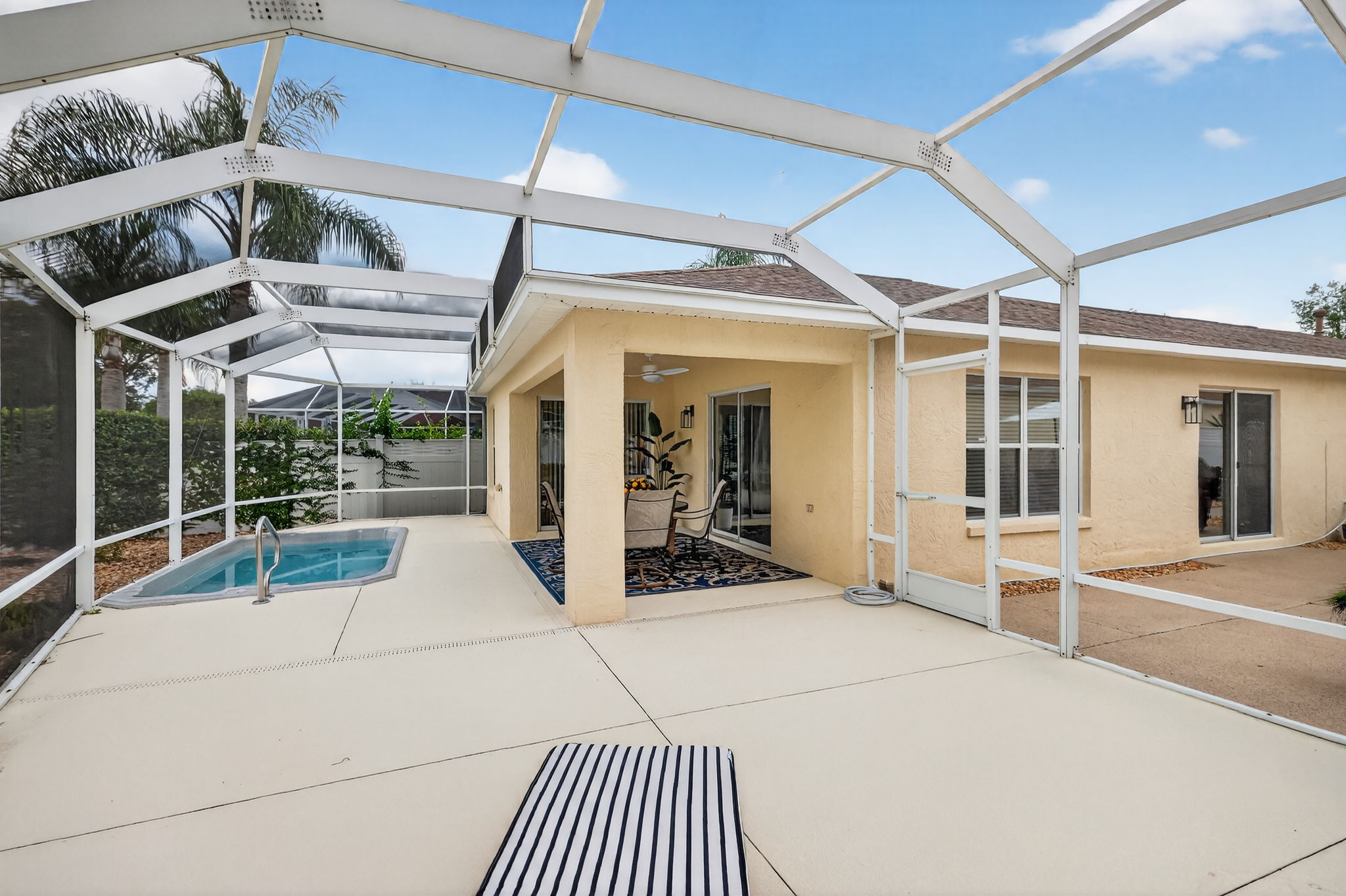 Outdoor Lanai and Pool Area
