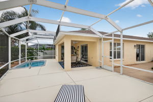 Outdoor Lanai and Pool Area