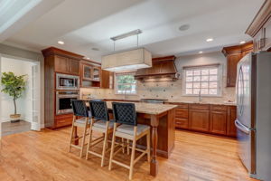 Kitchen/Breakfast Bar