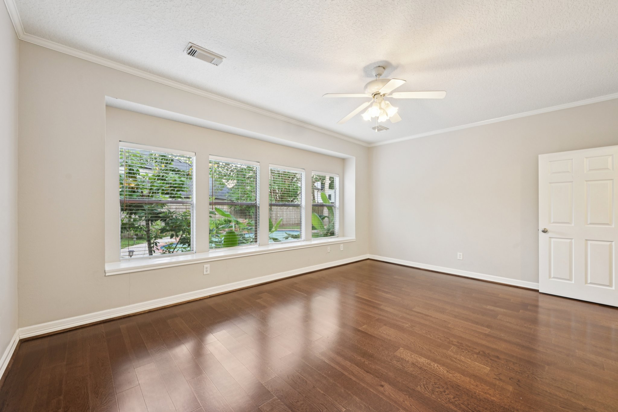 Stone Way Dr-S1504-042.jpg