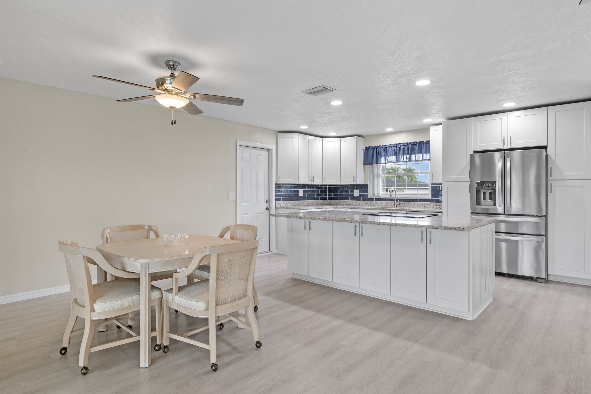 Breakfast Nook 1