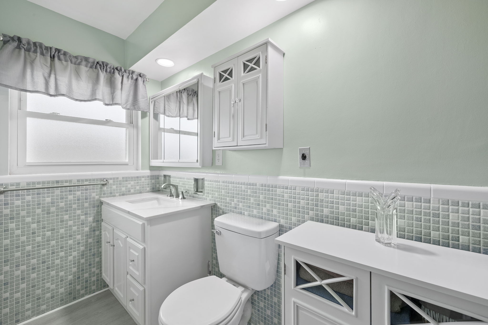 Guest Bathroom 1