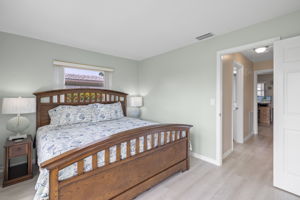 Guest Bedroom 1-1