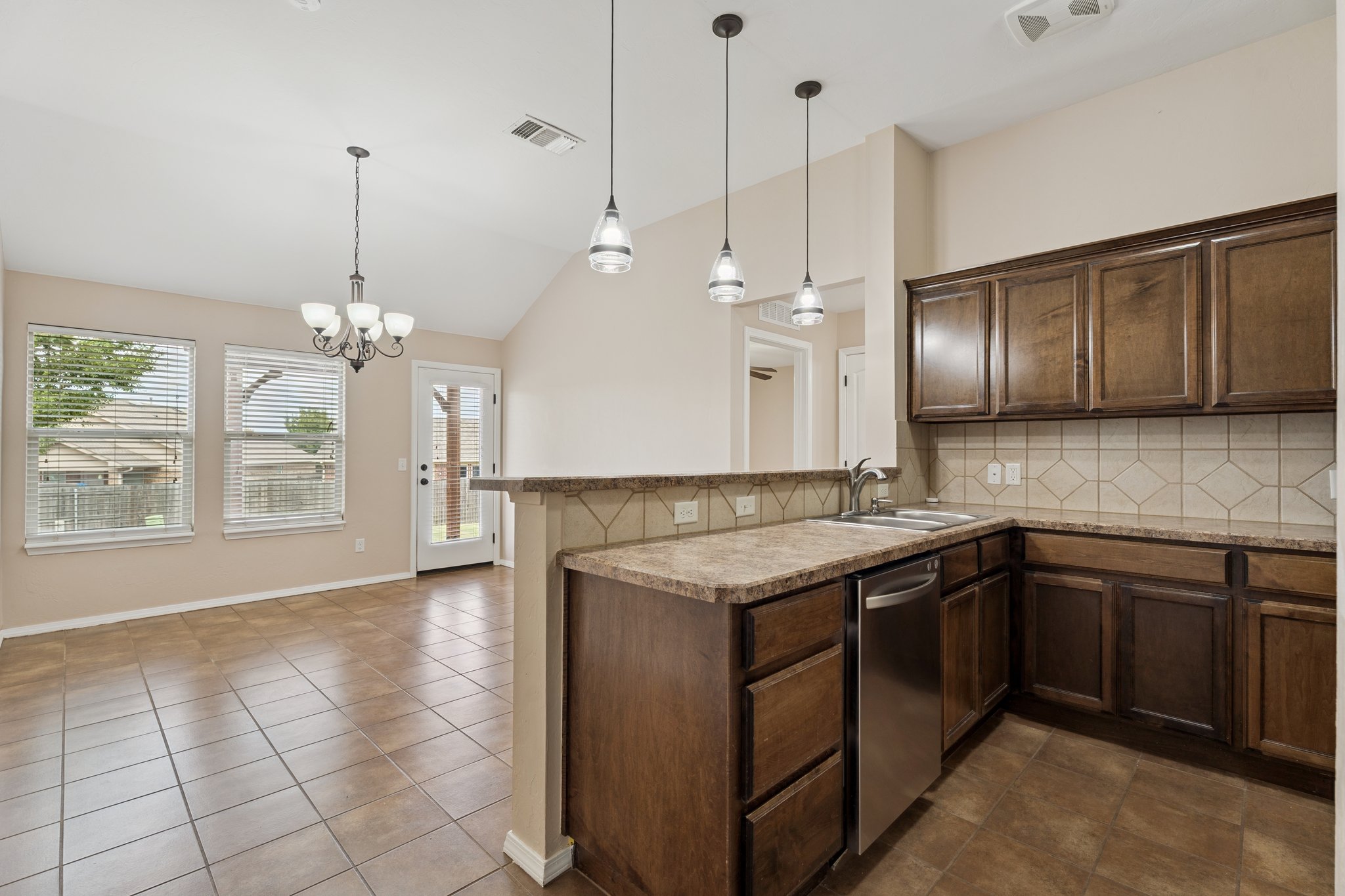 2809 NW 186th Terrace_019.jpg