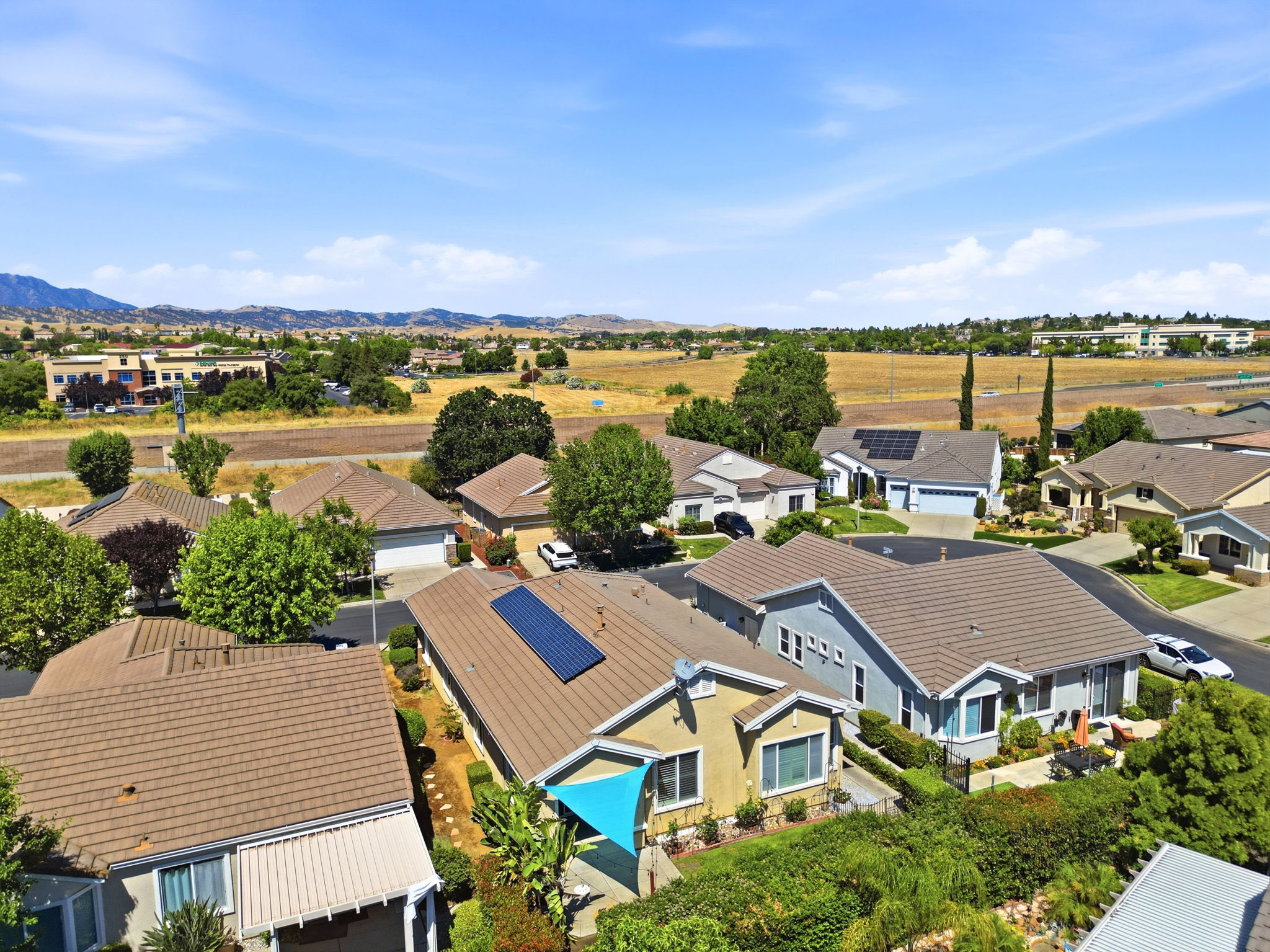 014_F8_AERIAL_281 Black Amber