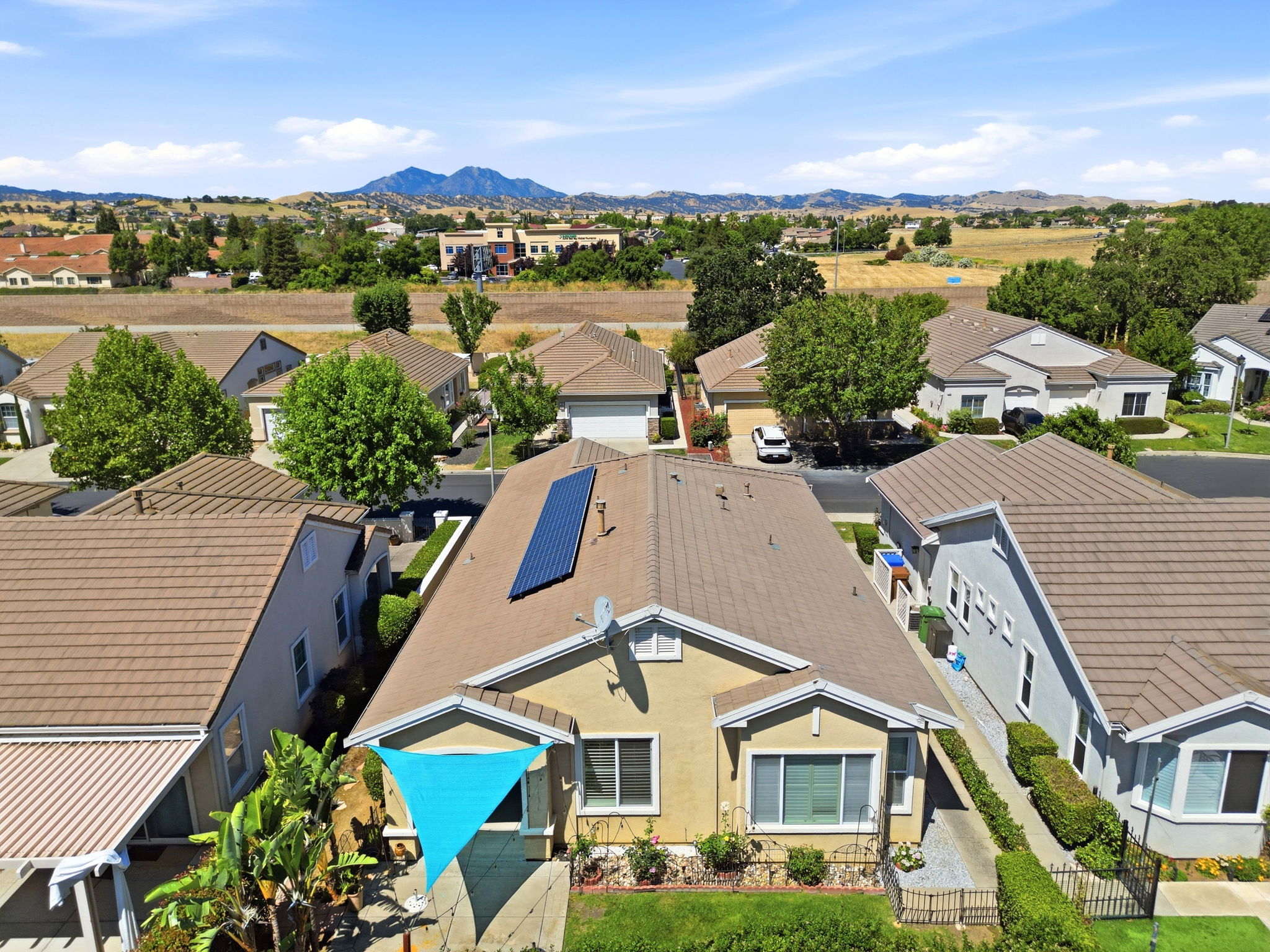 015_F8_AERIAL_281 Black Amber