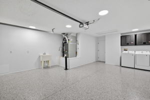 Epoxied 18'x22' Garage with Laundry