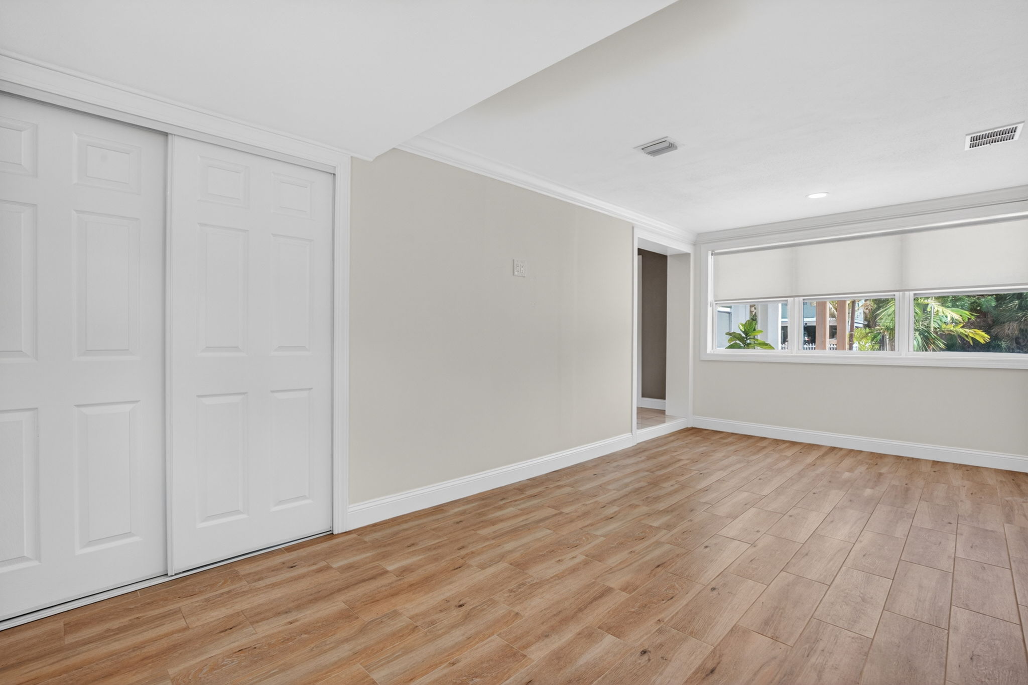 Family Room 3 of 4