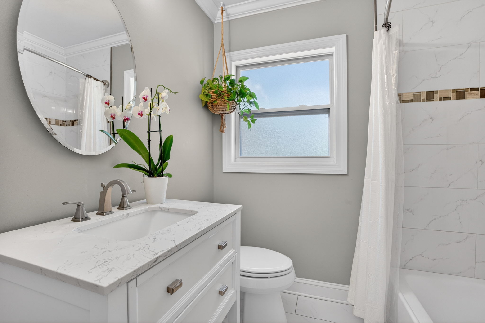 Guest Bathroom 2 of 2
