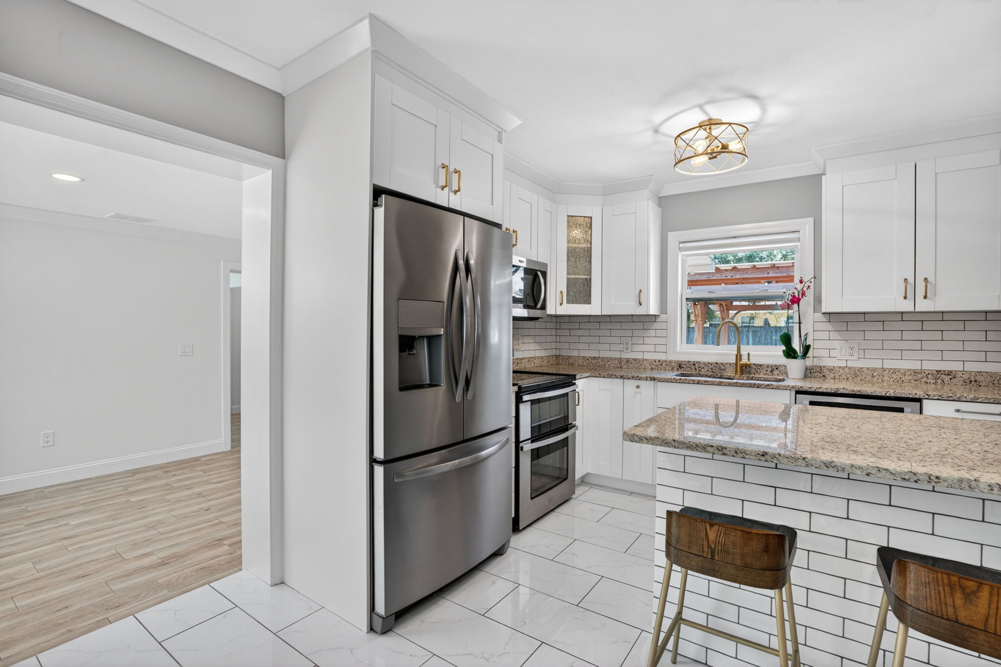 Kitchen 2 of 4