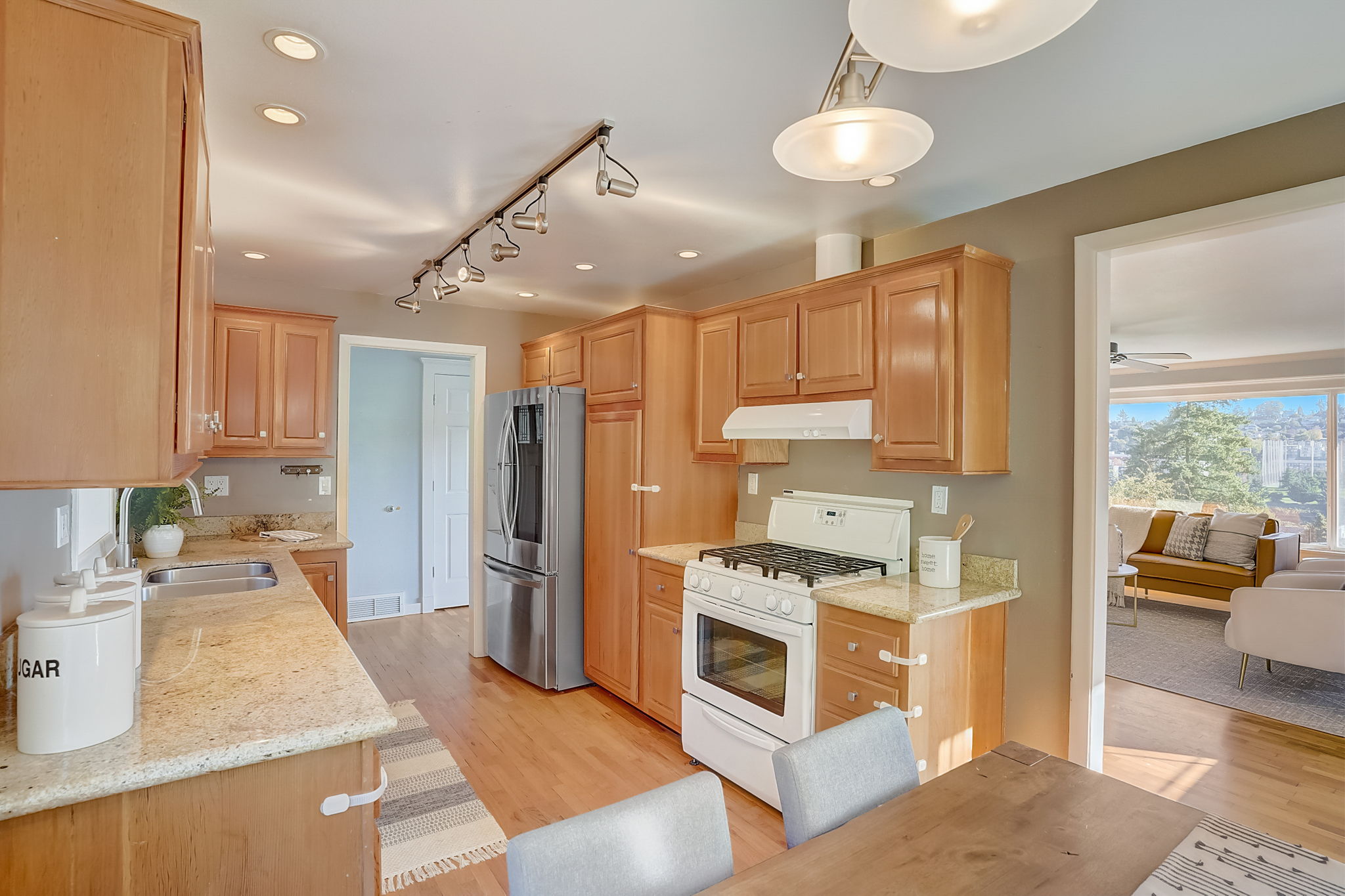  23rd Ave W-014