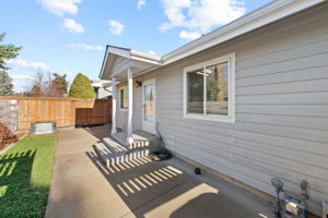 Front Porch/Entrance