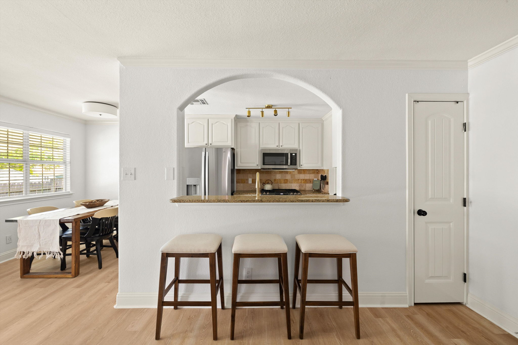 Photo 12