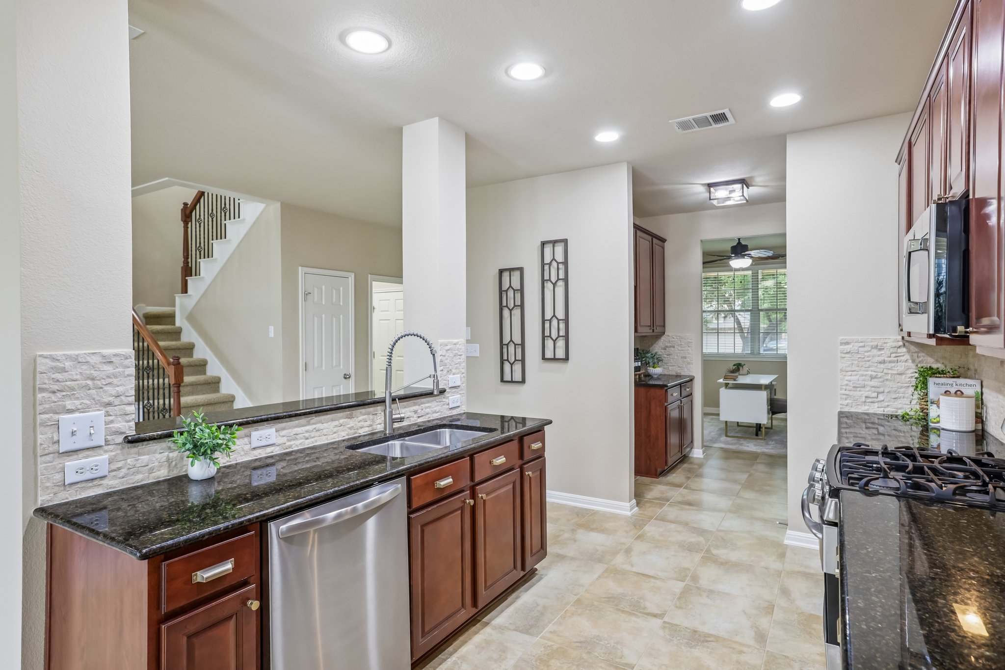 Granite Hill Cv-S0110-017.jpg