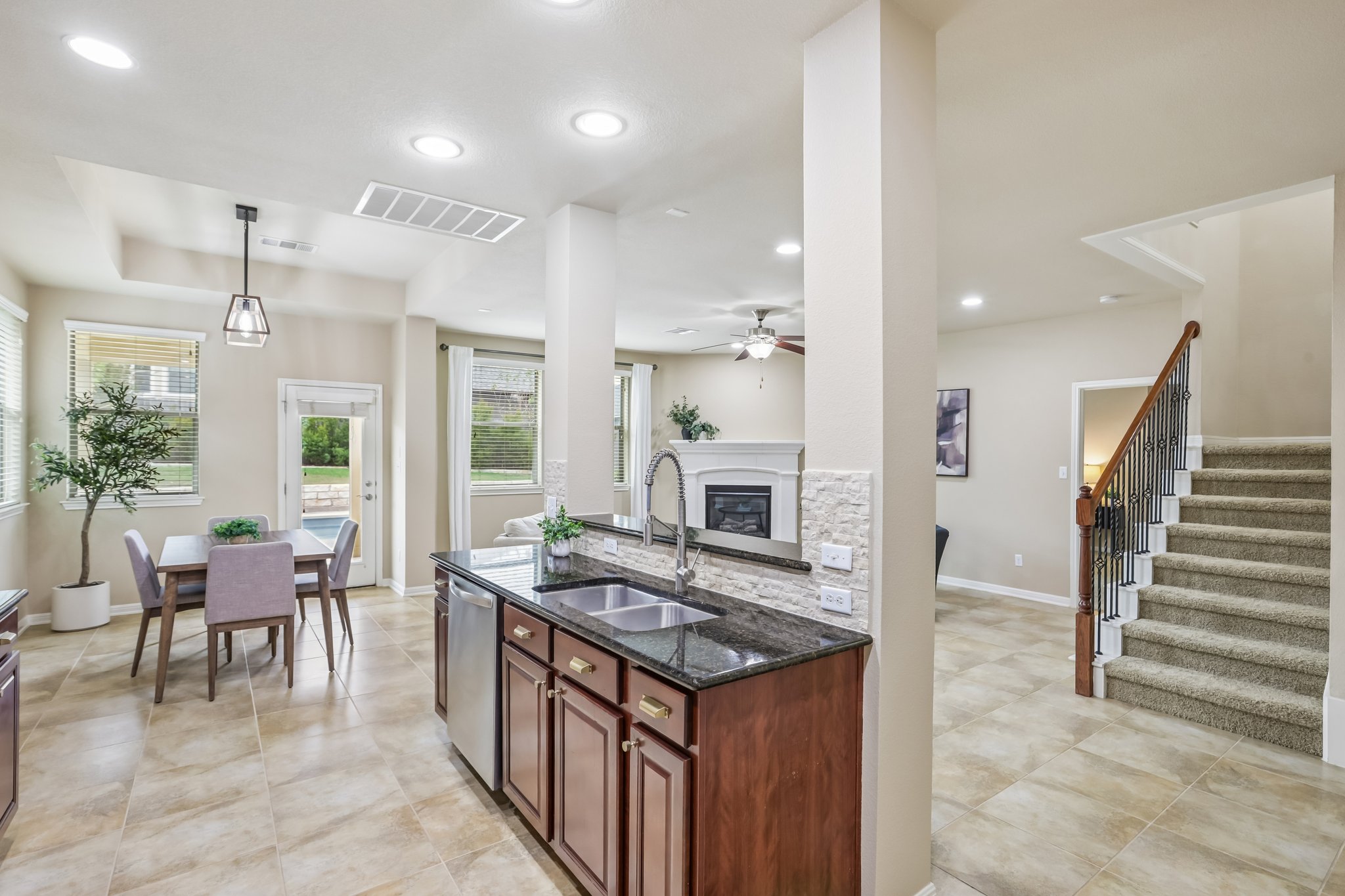 Granite Hill Cv-S0110-018.jpg