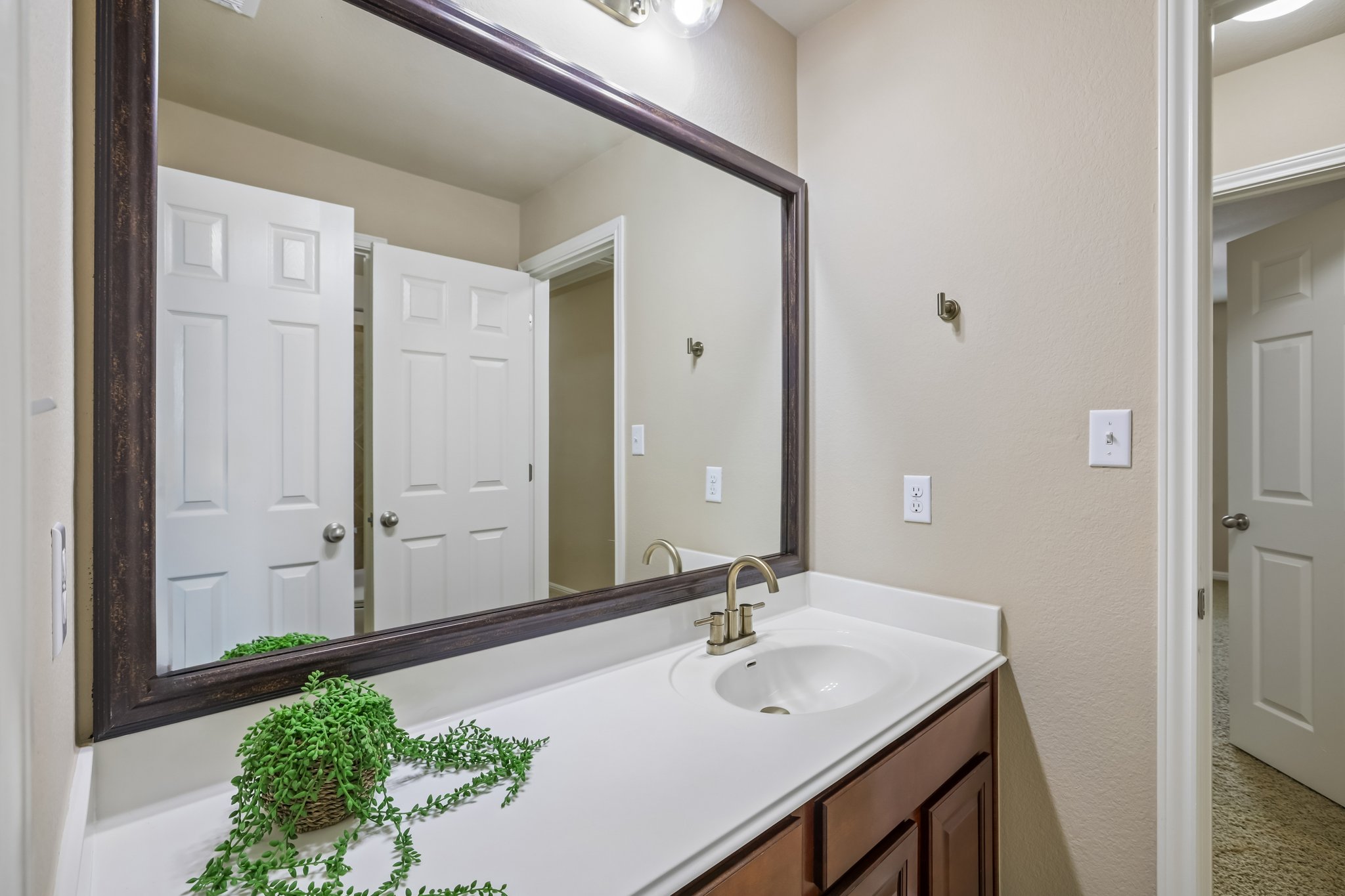 Granite Hill Cv-S0110-042.jpg