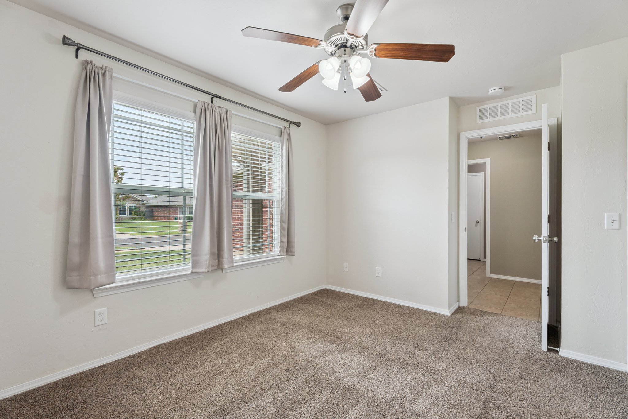 2813 NW 184th Terrace_019.jpg