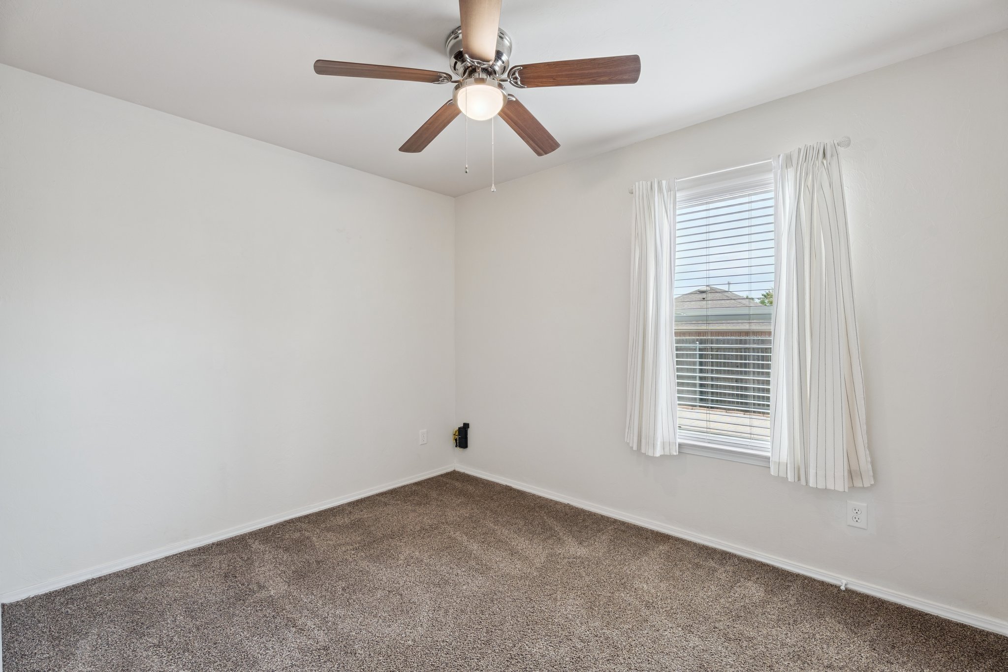 2813 NW 184th Terrace_028.jpg