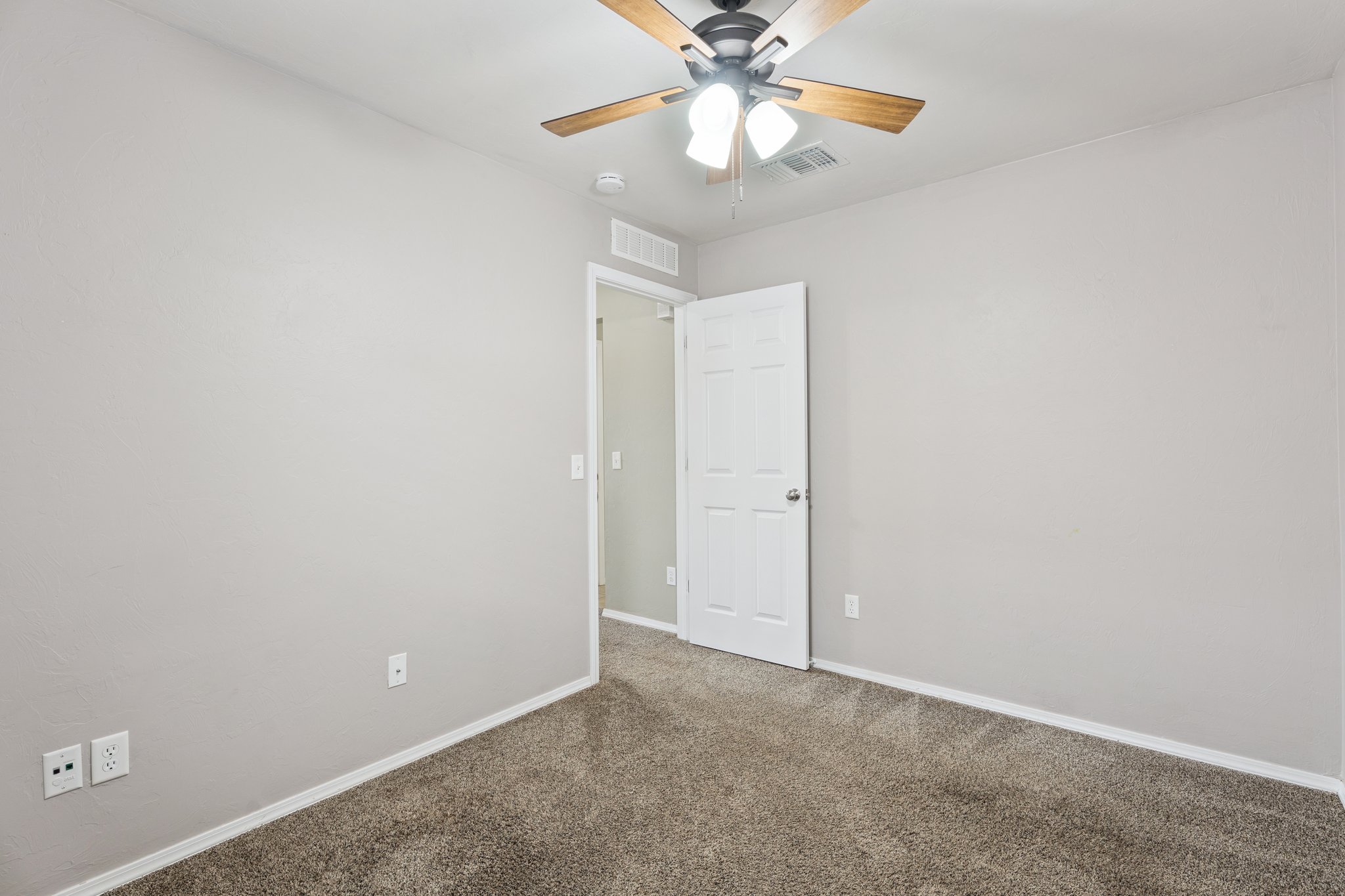 2813 NW 184th Terrace_029.jpg