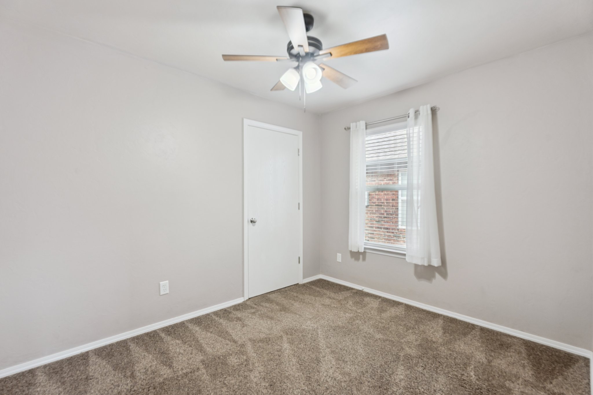 2813 NW 184th Terrace_030.jpg