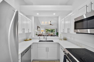 Kitchen 4 of 6