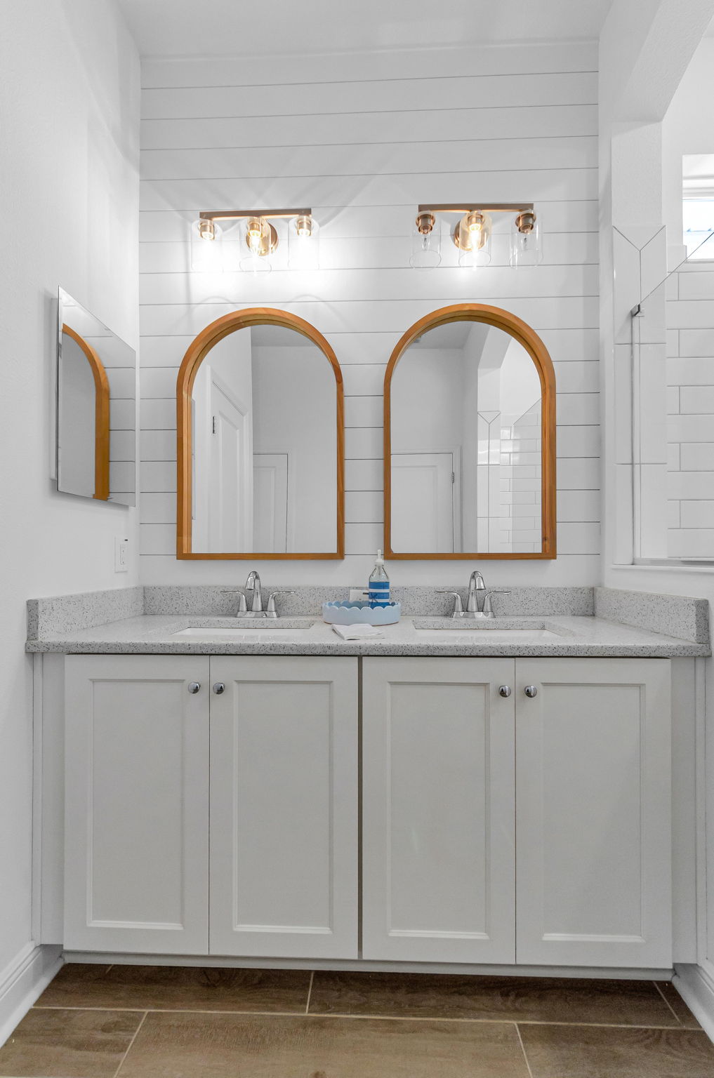 Primary Bathroom1c