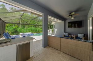 Outdoor Bar and Grilling Area4
