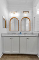 Primary Bathroom1c
