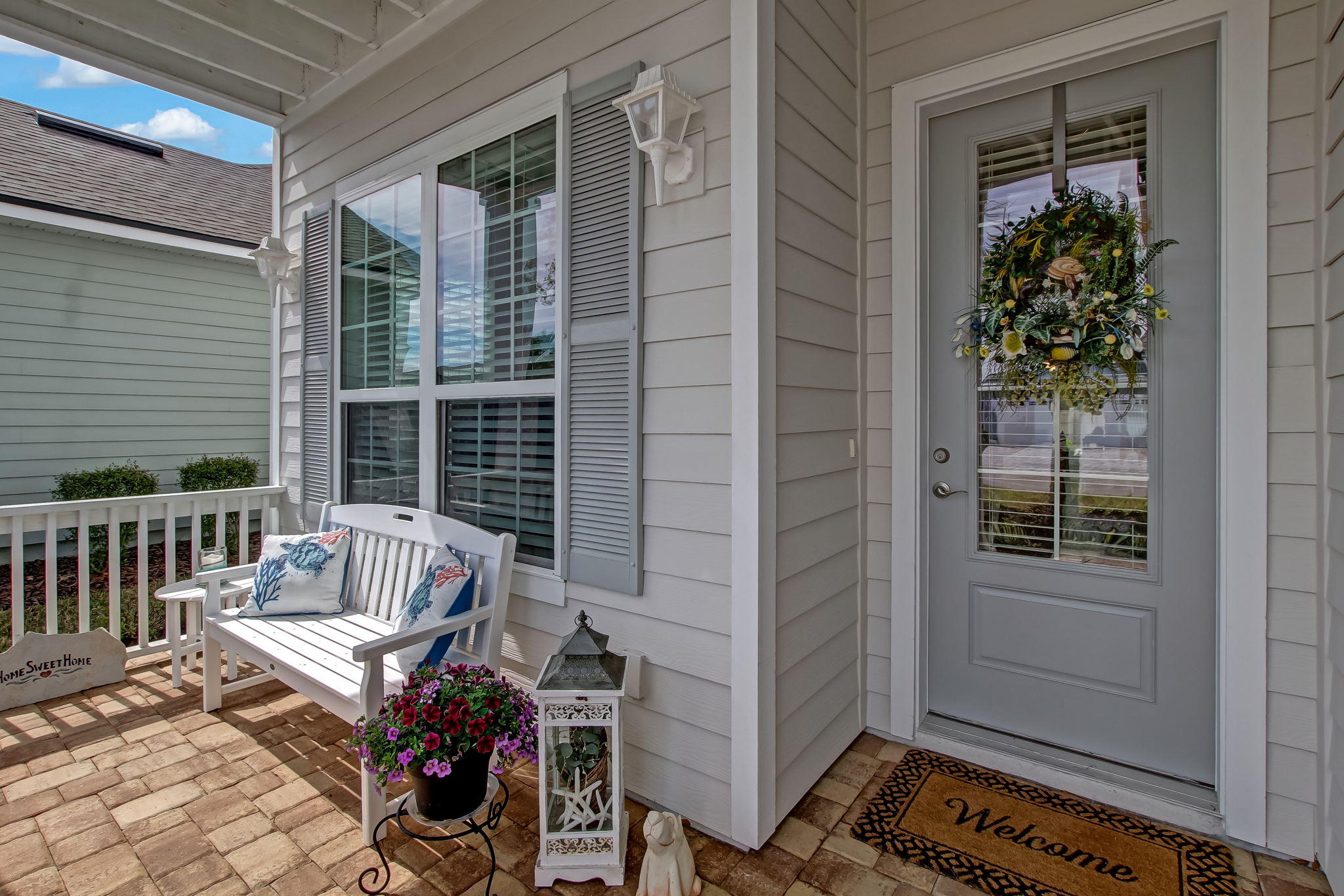 Front Porch/Entrance