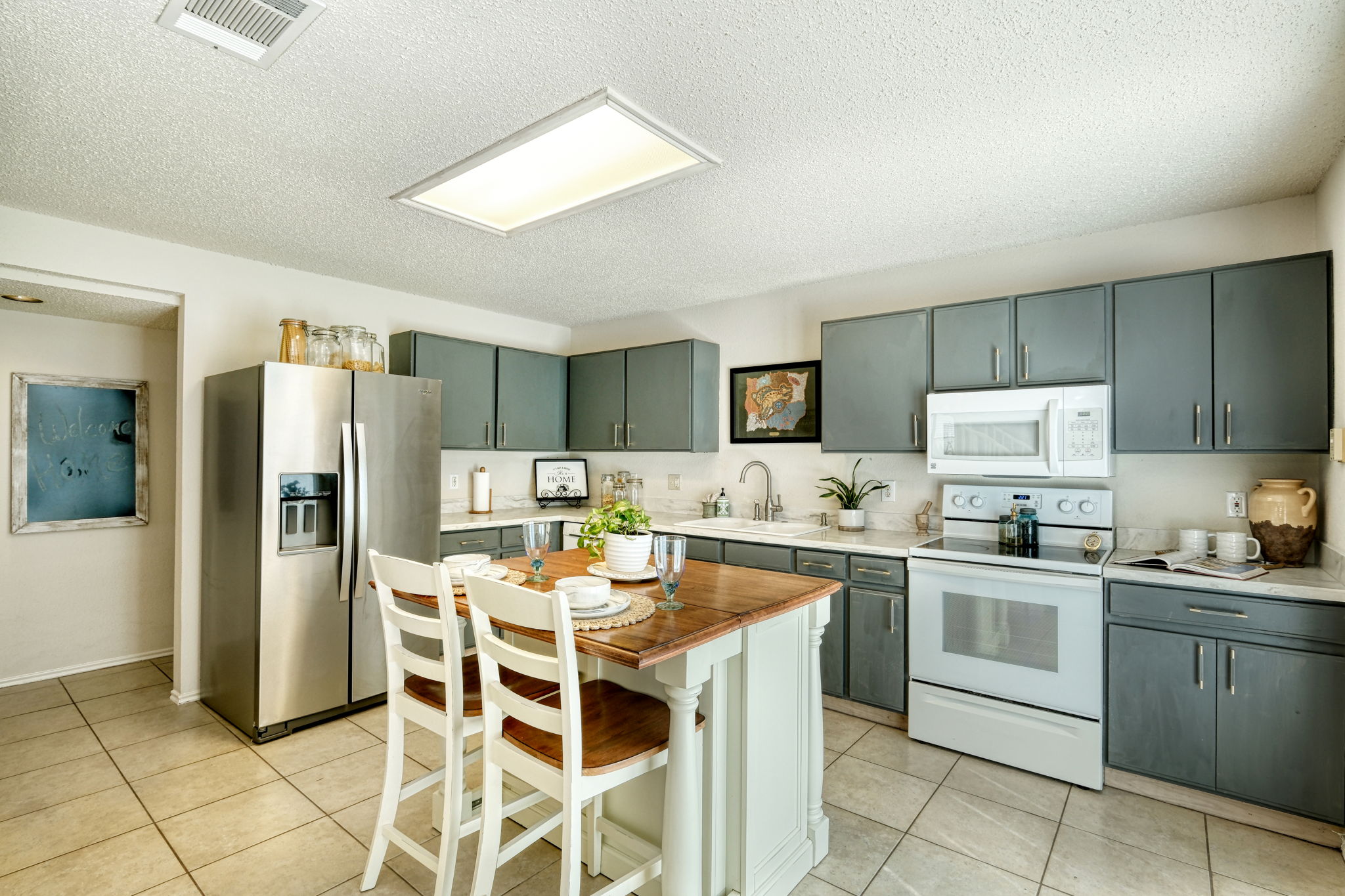 Kitchen/Breakfast Bar