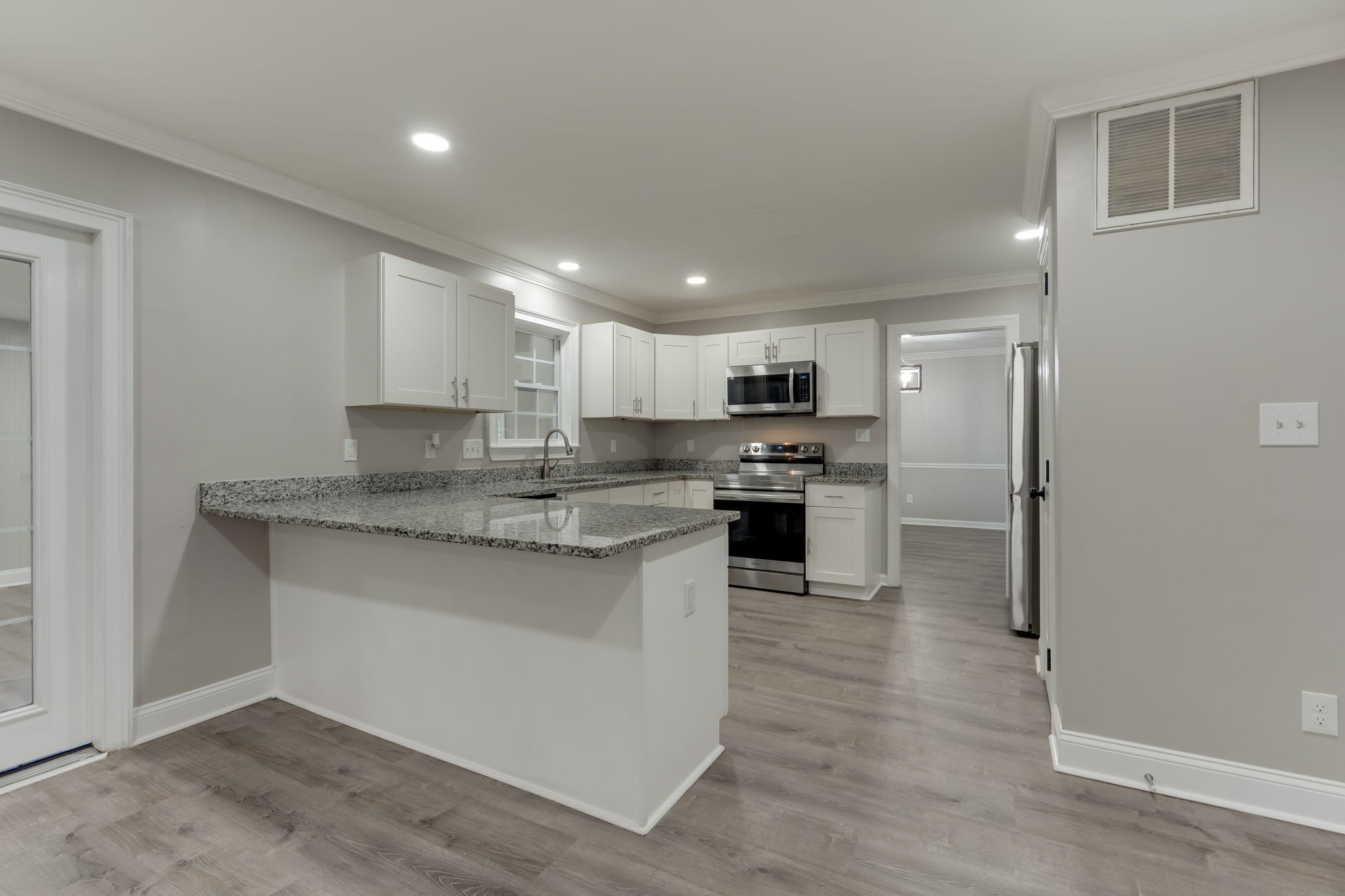 Kitchen/Breakfast Bar