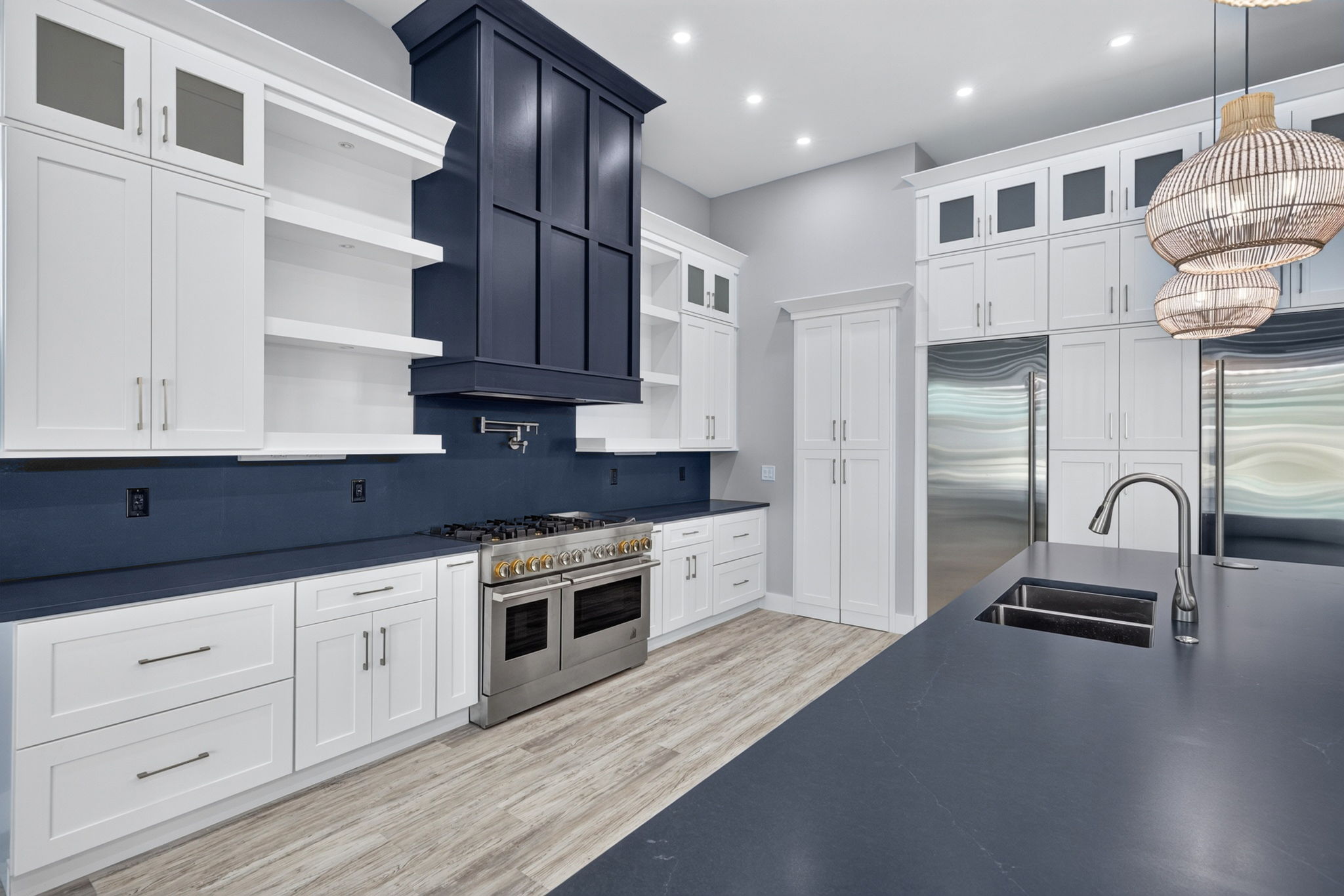 Kitchen 2 of 6
