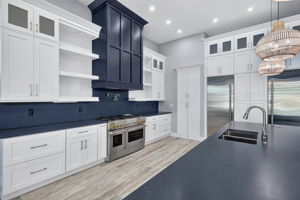 Kitchen 2 of 6