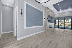 Foyer 2 of 2