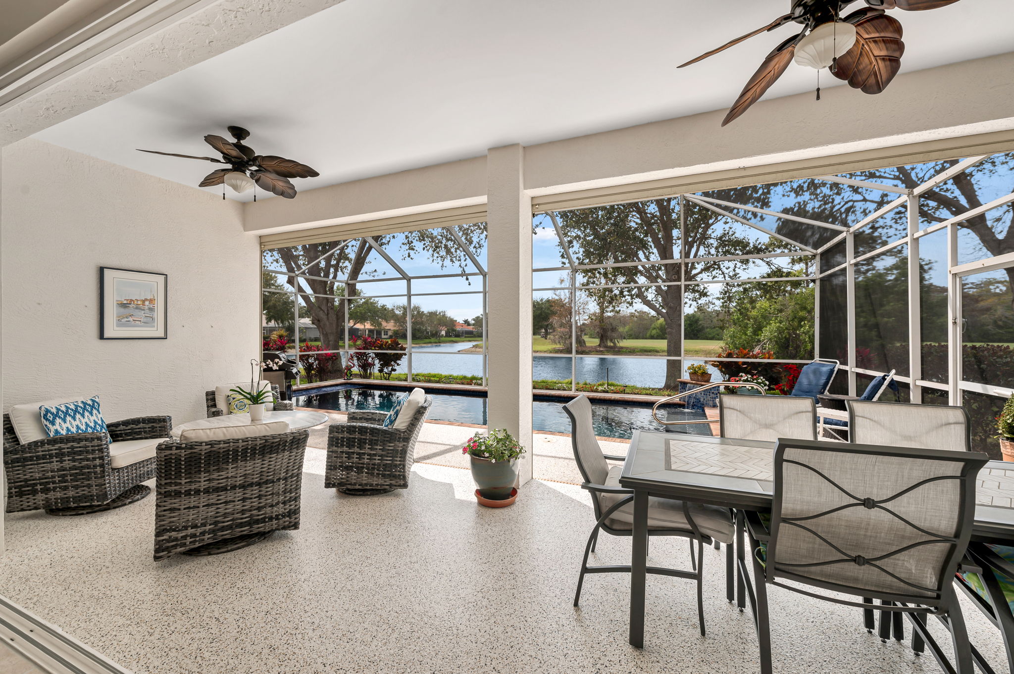 Outdoor Dining- Living - Pool