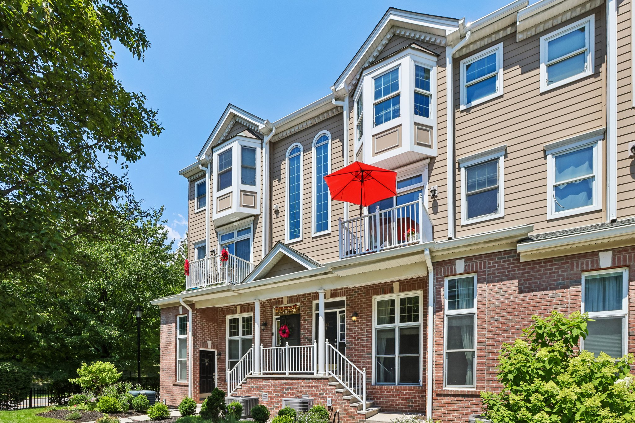 Roslyn Ct-S3006-002.jpg