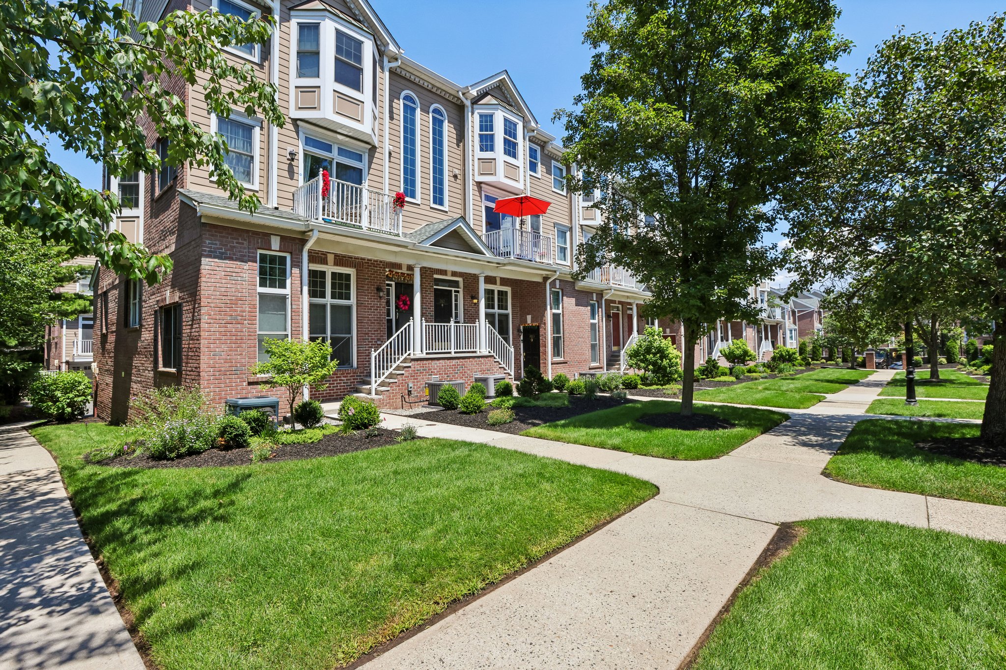 Roslyn Ct-S3006-005.jpg