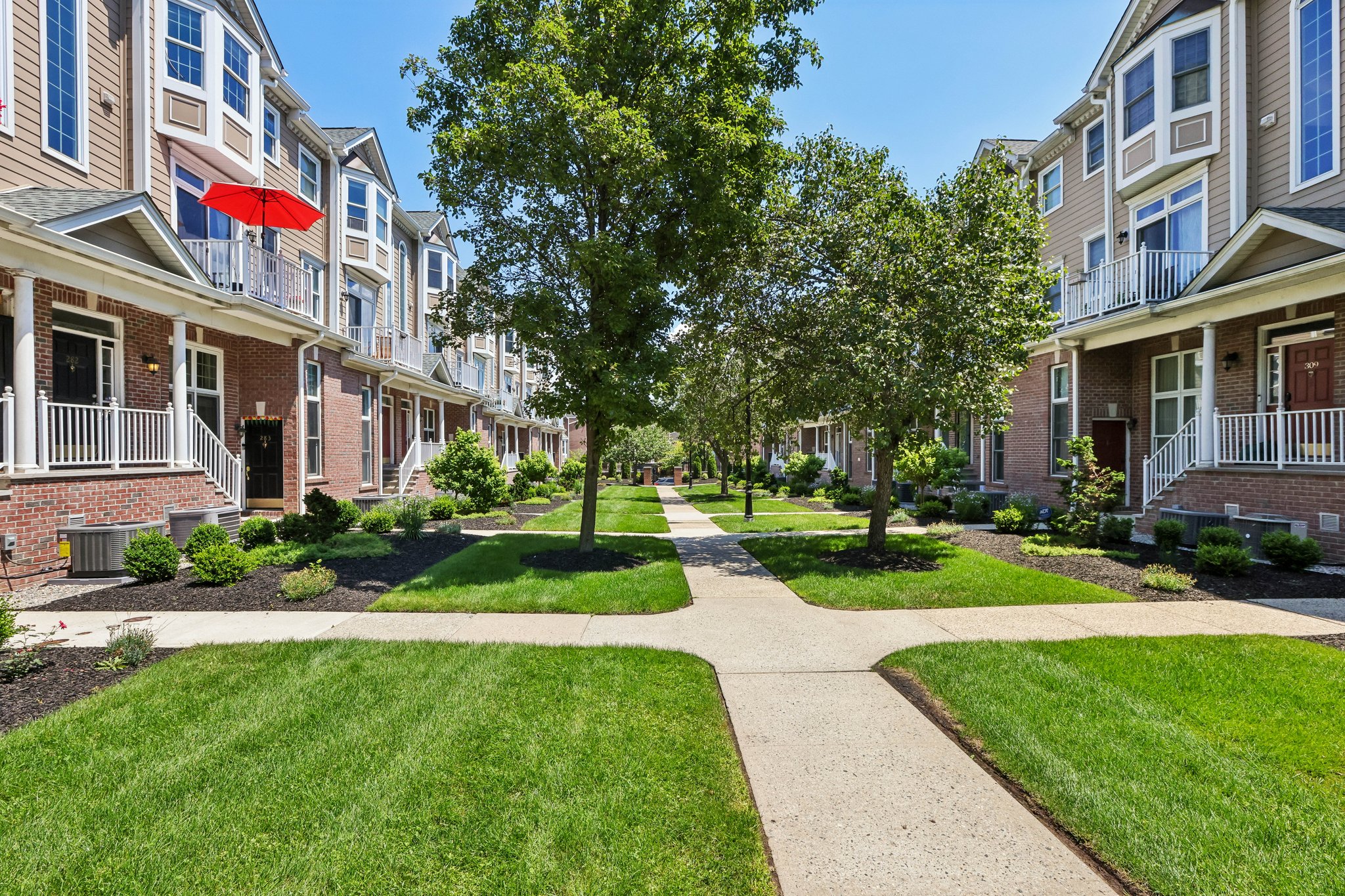 Roslyn Ct-S3006-006.jpg