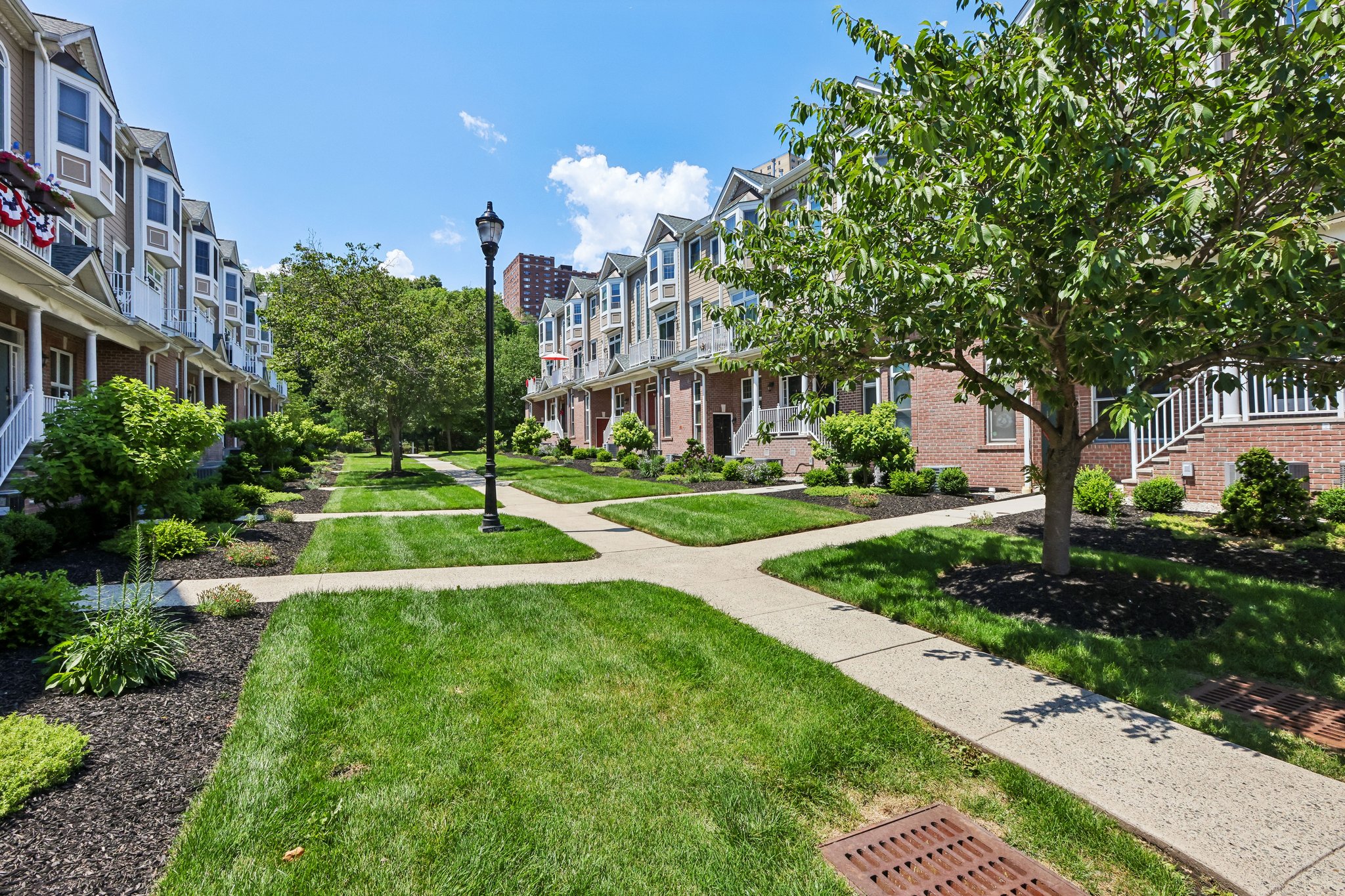 Roslyn Ct-S3006-008.jpg