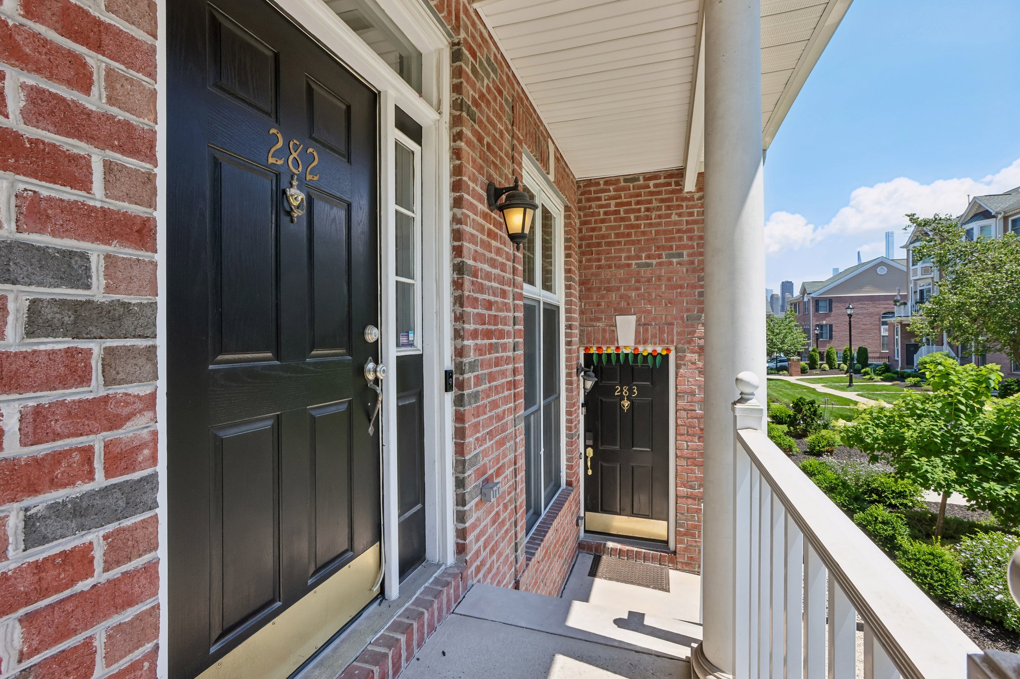 Roslyn Ct-S3006-012.jpg