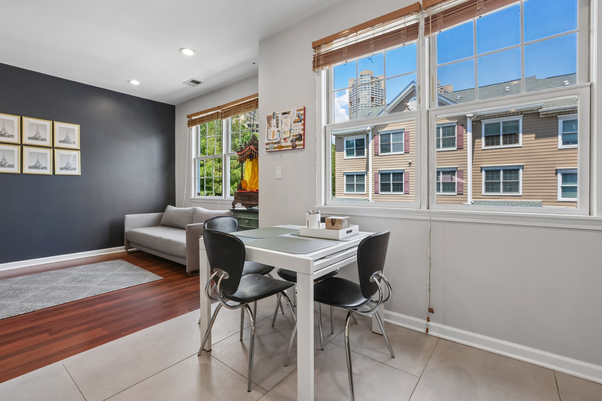 Roslyn Ct-S3006-025.jpg