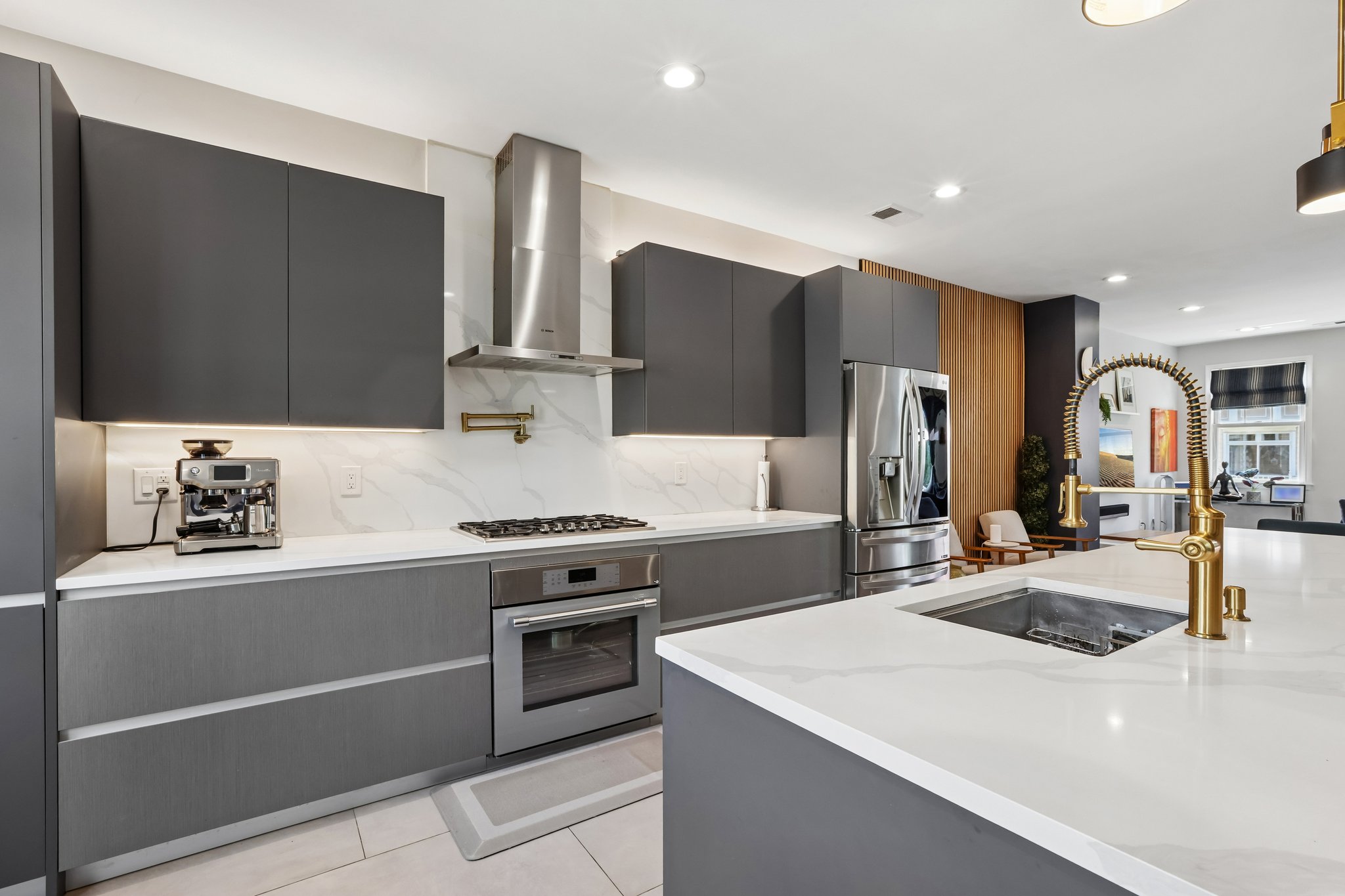 Roslyn Ct-S3006-031.jpg