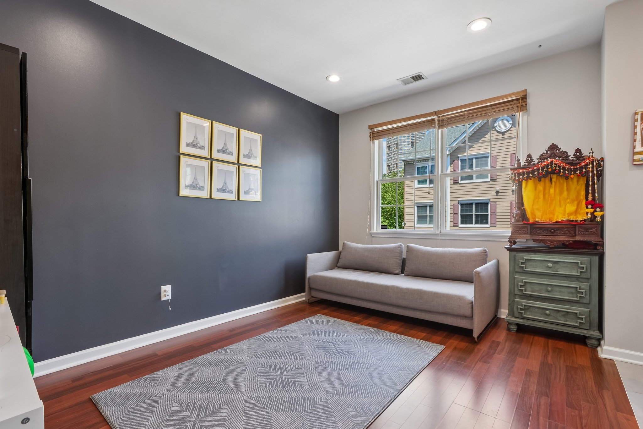 Roslyn Ct-S3006-034.jpg