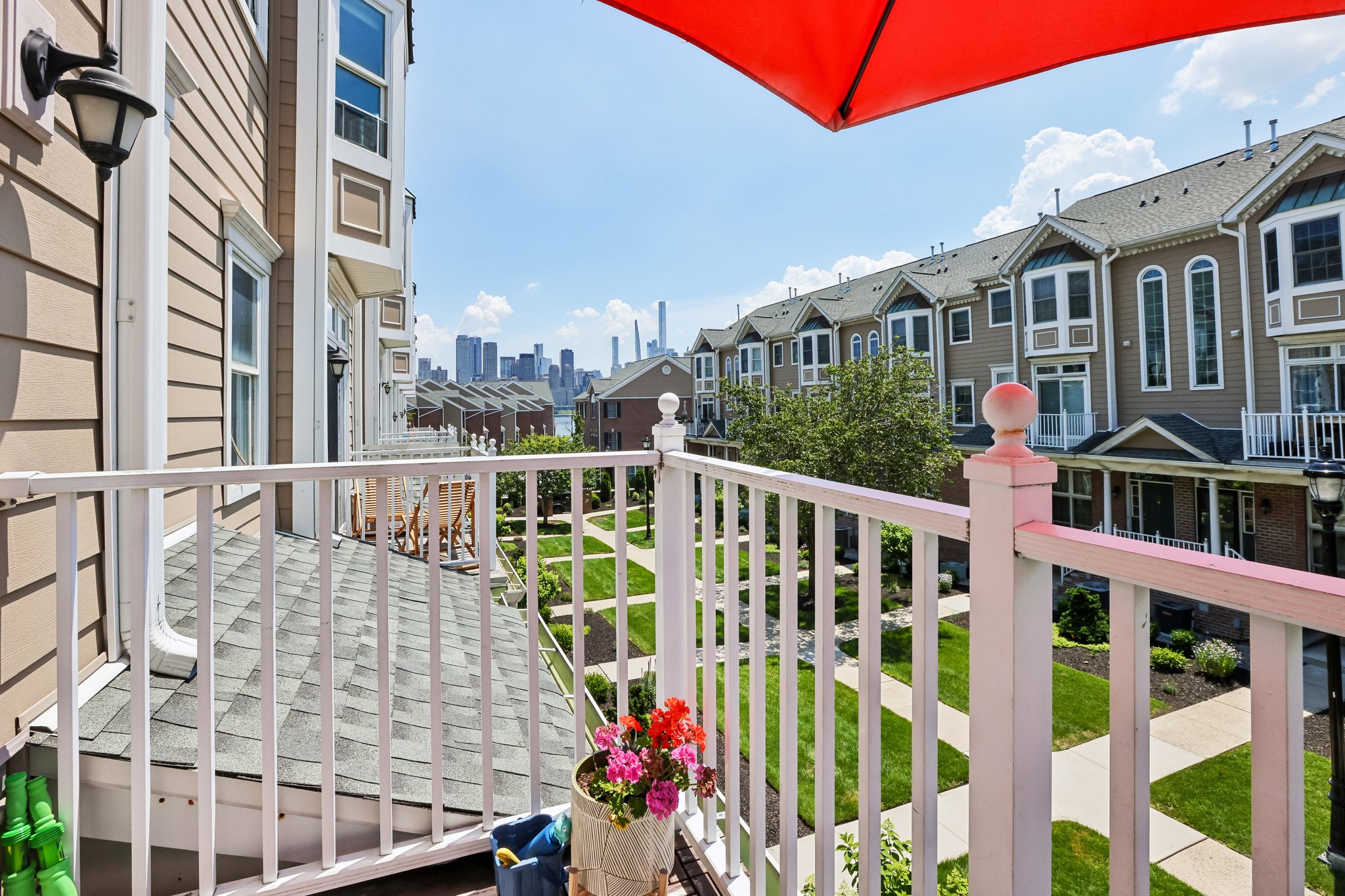 Roslyn Ct-S3006-065.jpg