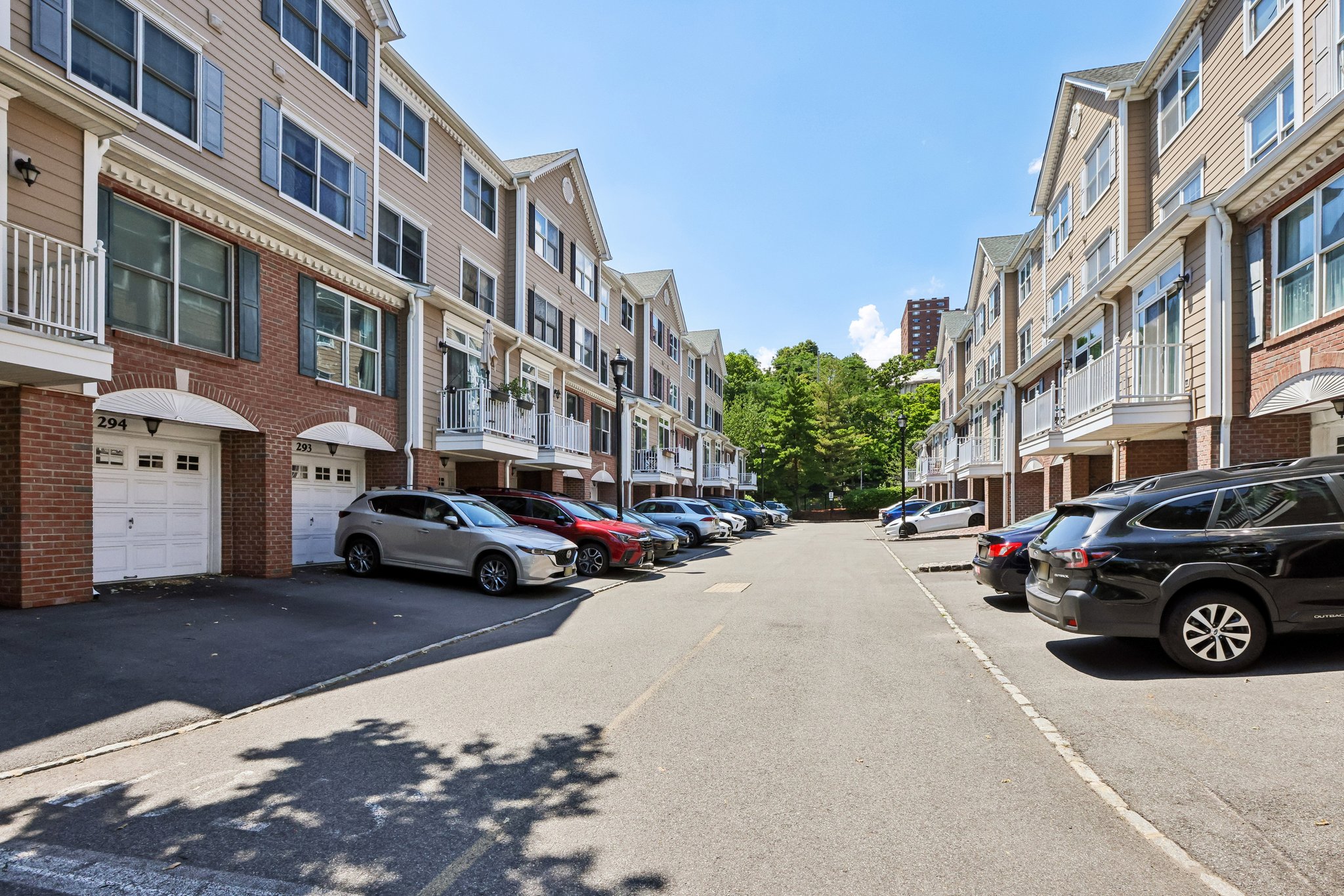 Roslyn Ct-S3006-069.jpg