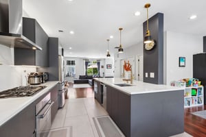 Roslyn Ct-S3006-027.jpg
