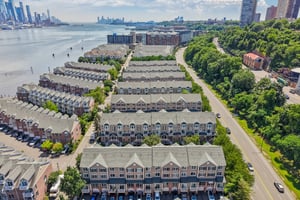 Roslyn Ct-S3006-074.jpg