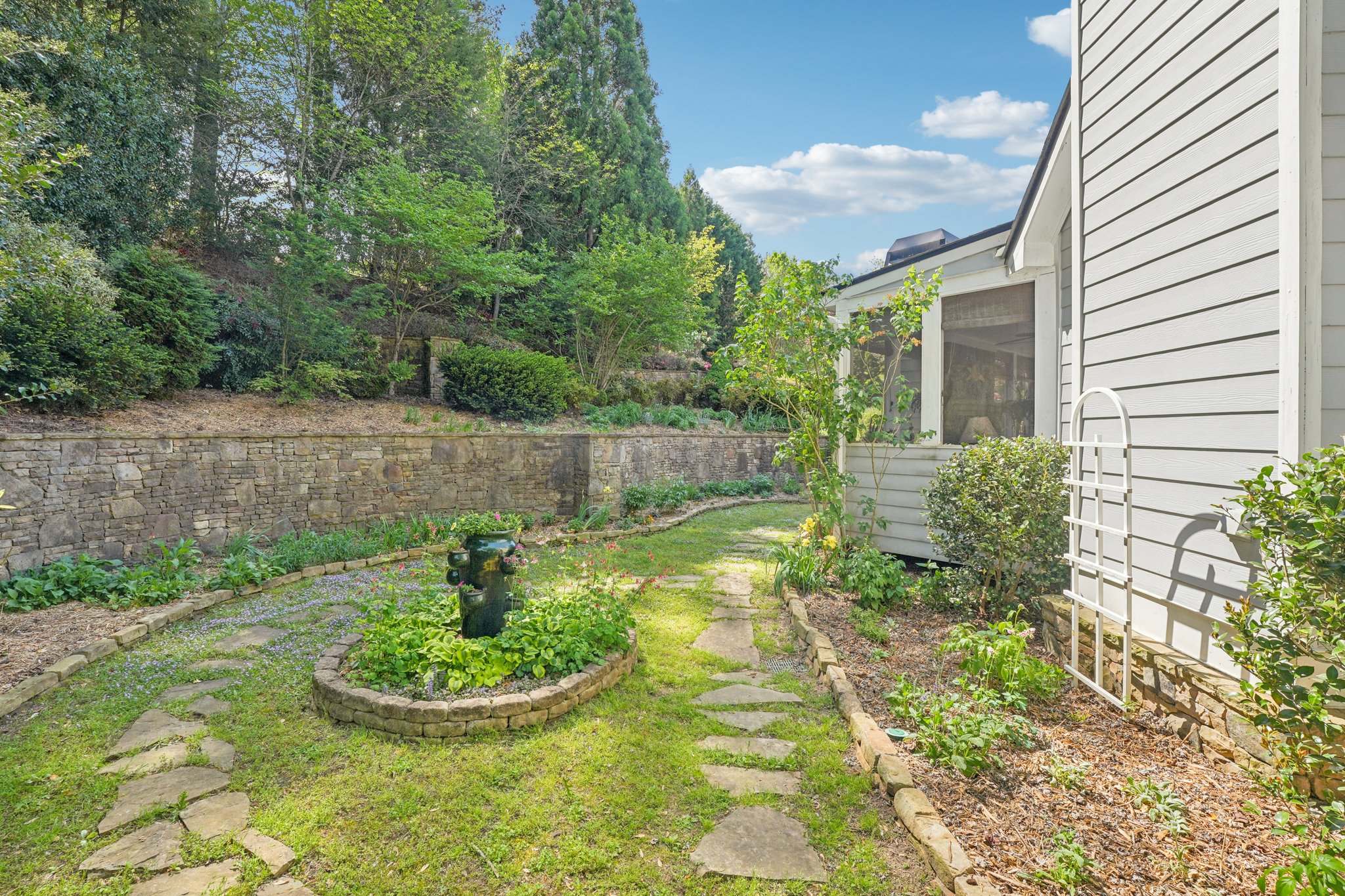 Aldrich Dr-S1504-078.jpg